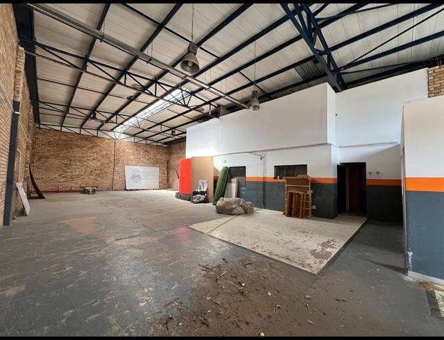 301M² WAREHOUSE TO LET IN LASER PARK